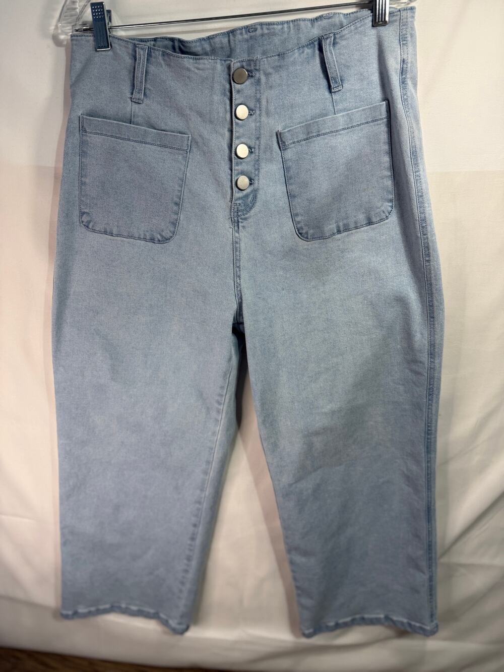Women’s Size 14 Light Wash Denim Capri Pants 4 Button Fly Stretch Cropped